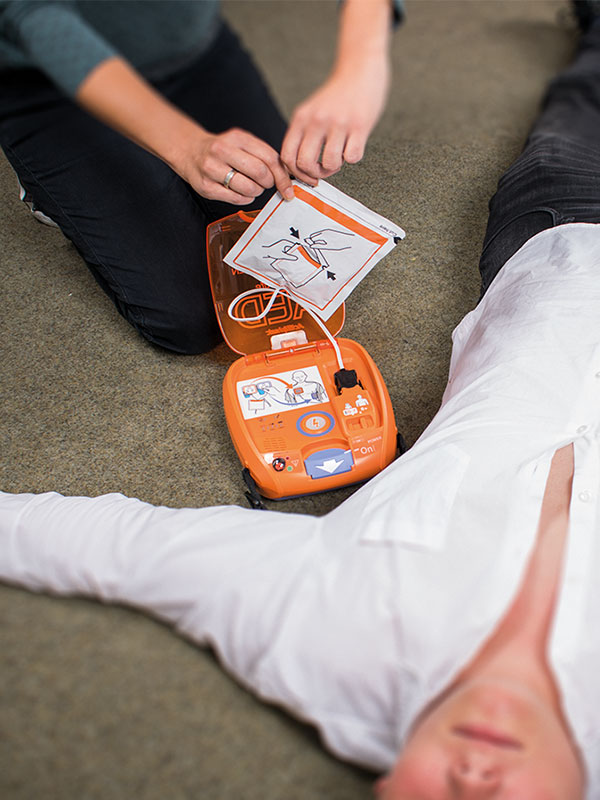 actiomedic-defibrillator-anwendung